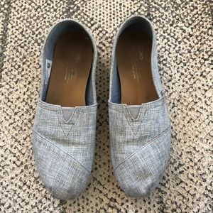 7.5 TOMS lightly worn